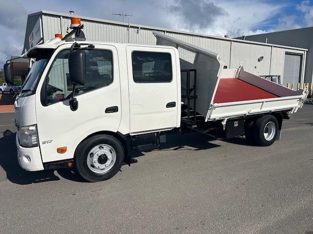 2014 Hino 300 917 917, DUAL CAB, MANUAL, 3 WAY TIPPER, X SHIRE