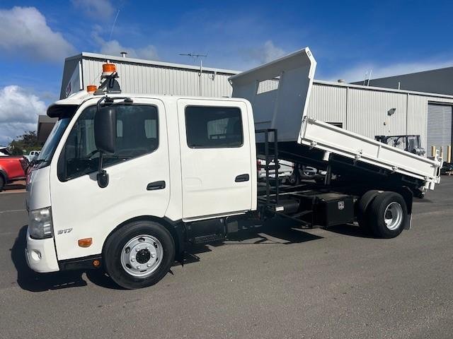 2014 Hino 300 917 917, DUAL CAB, MANUAL, 3 WAY TIPPER, X SHIRE