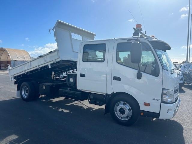 2014 Hino 300 917 917, DUAL CAB, MANUAL, 3 WAY TIPPER, X SHIRE