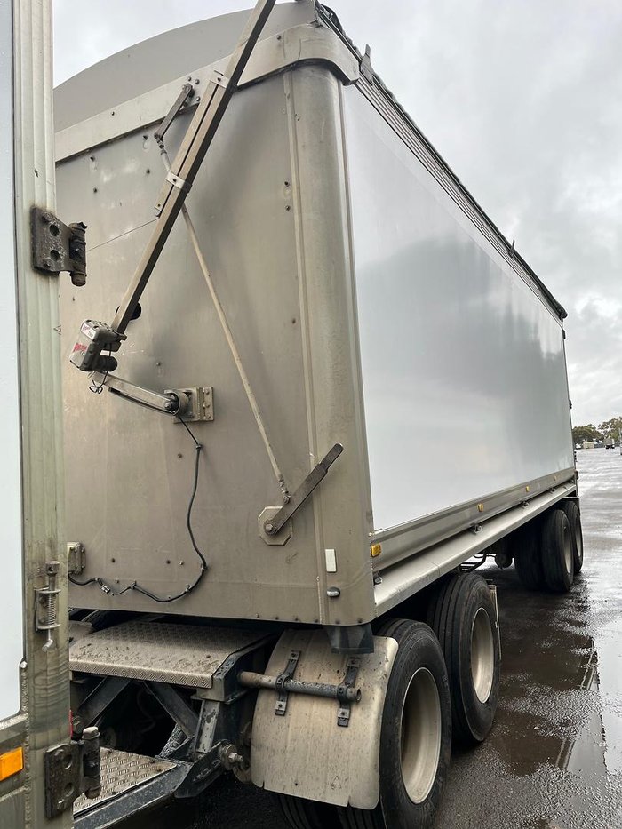 2018 Western Star 4864Fxb White