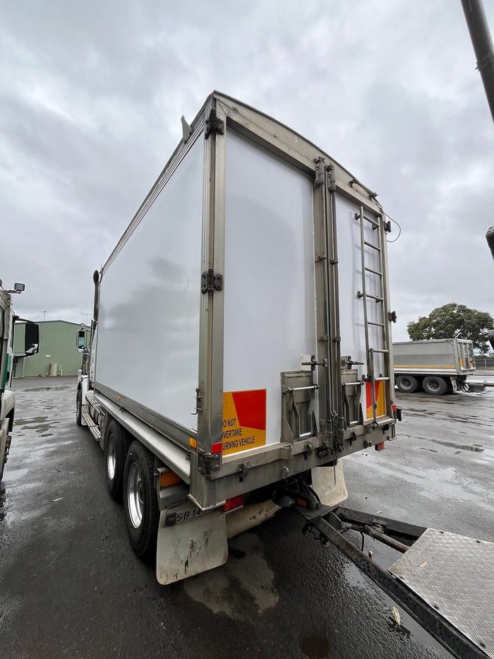 2018 Western Star 4864Fxb White