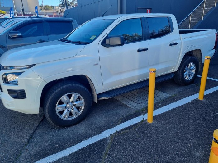 2024 Mitsubishi Triton GLX+