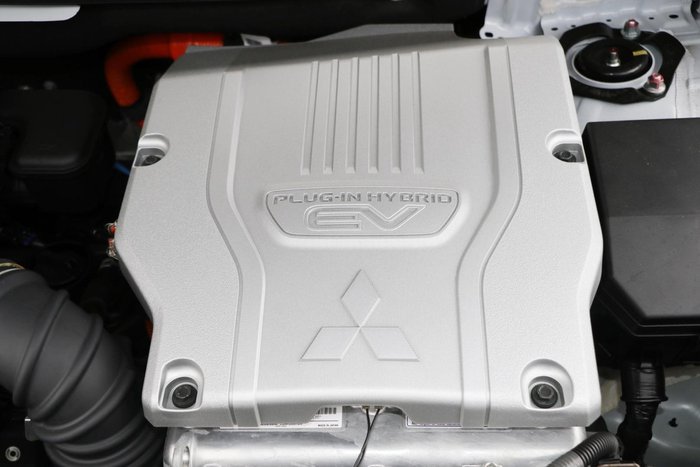 2024 Mitsubishi Eclipse Cross PHEV ES