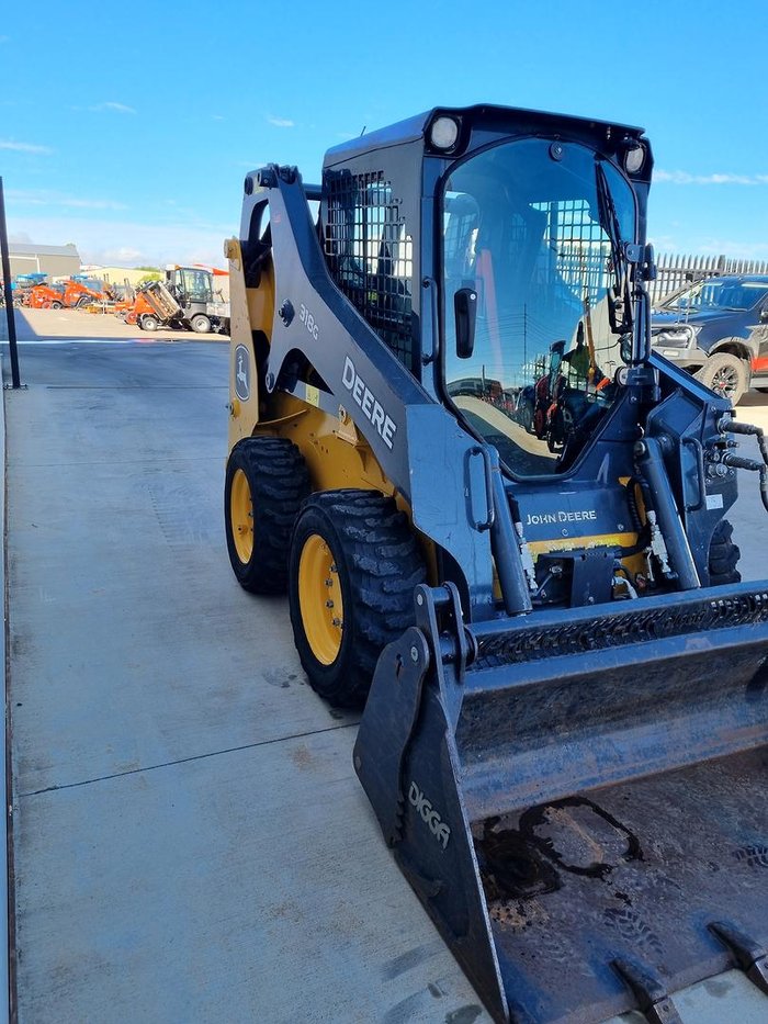 2019 John Deere 318G 