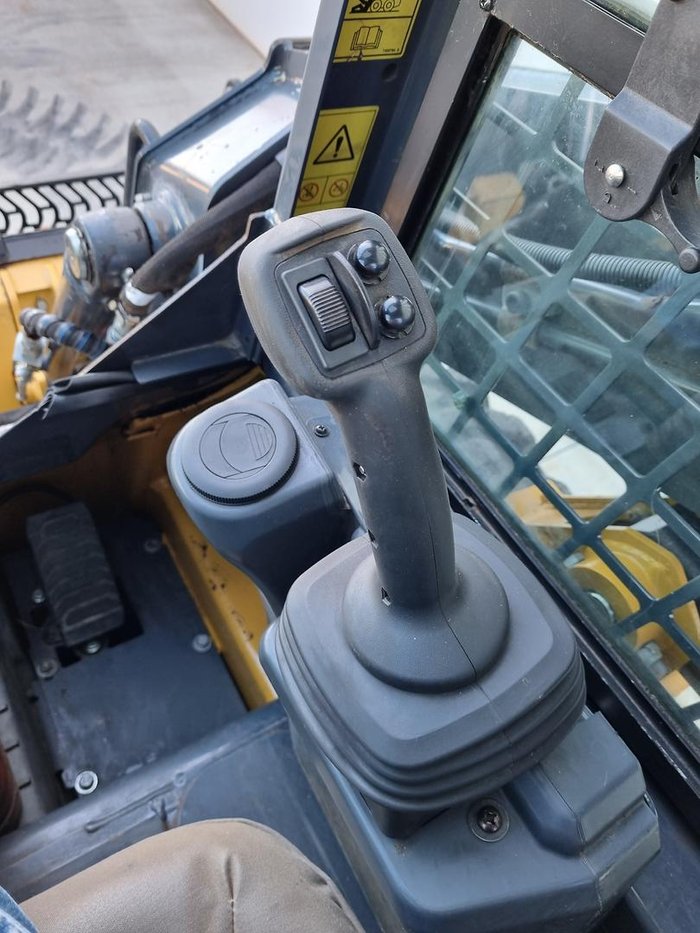 2019 John Deere 318G 