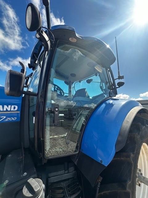 New Holland T7-200
