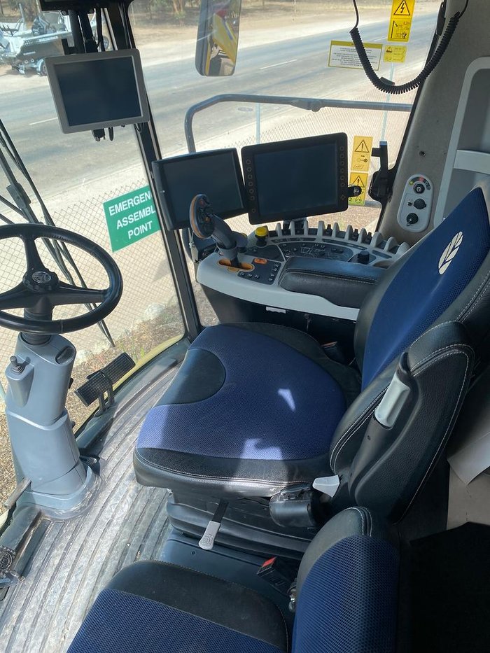 2017 New Holland Cr10.90