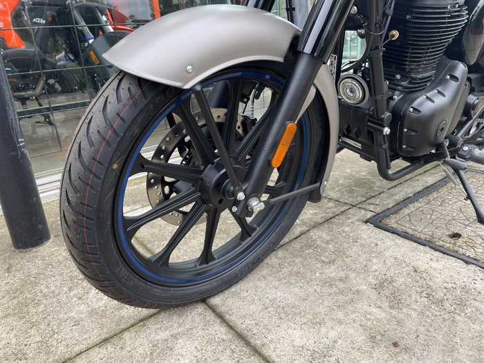 2024 Royal Enfield (see Also Enfiel CLASSIC 350 SIGNALS GREY