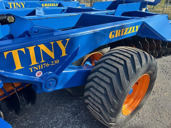 2024 Grizzly Tiny 230H - 76 Plate