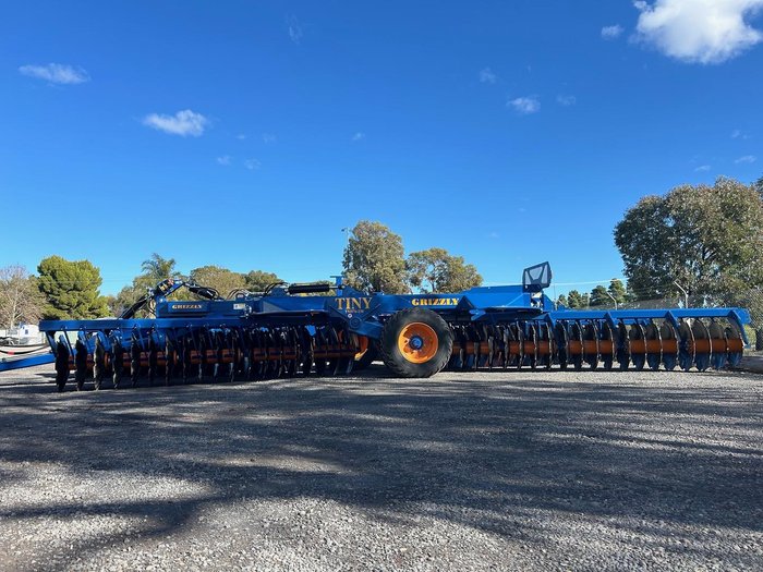 2024 Grizzly Tiny 230H - 76 Plate