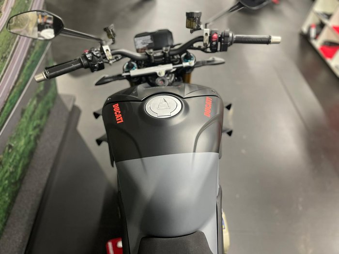 2024 Ducati Streetfighter V4 S Streetfighter Grey
