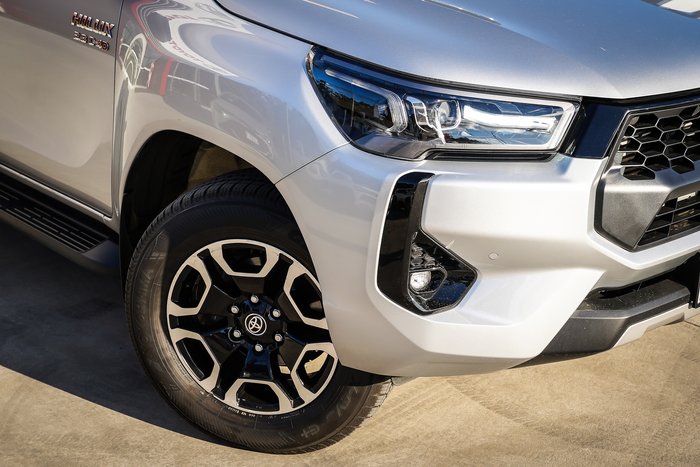 2025 Toyota HILUX SR5
