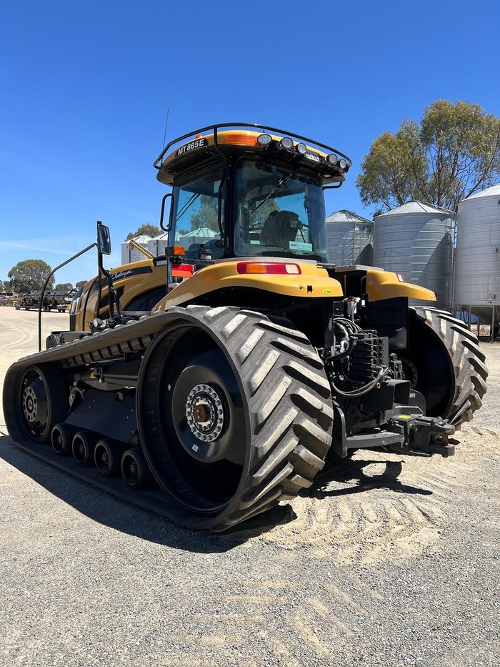 2019 Challenger Mt865e