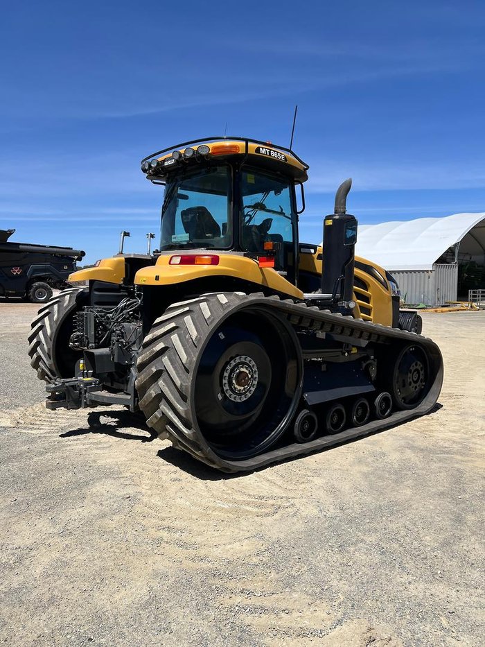 2019 Challenger Mt865e