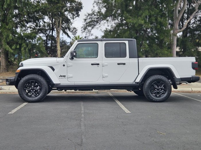 2023 Jeep Gladiator Night Eagle