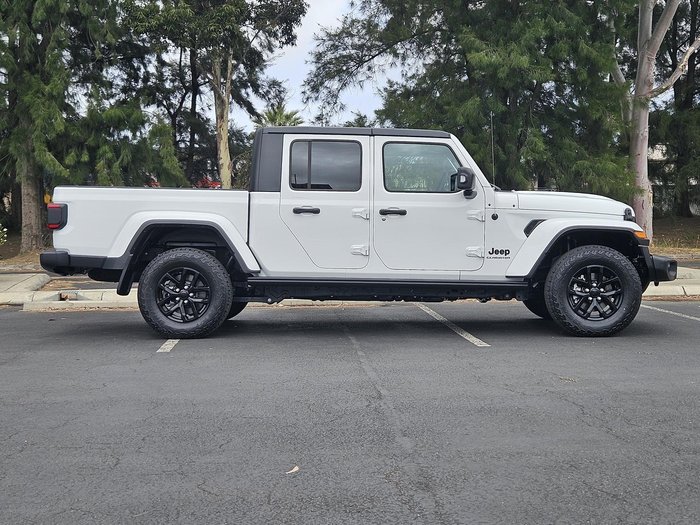 2023 Jeep Gladiator Night Eagle
