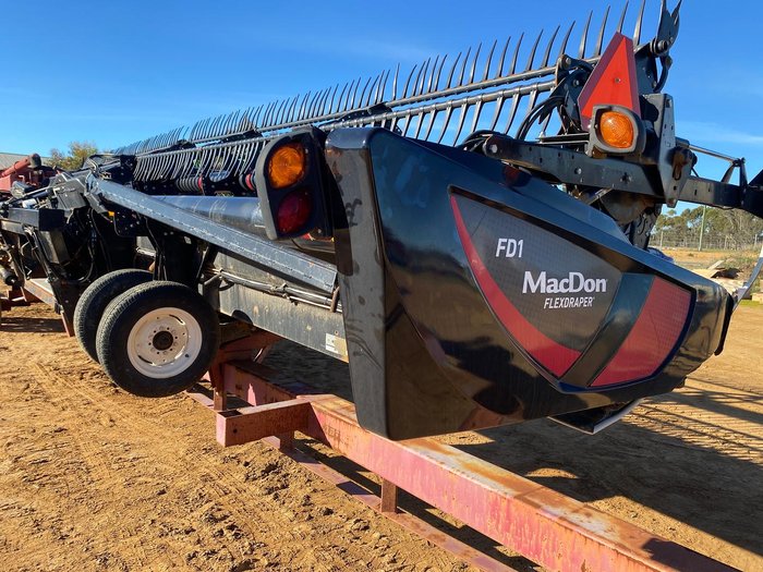 2018 MacDon Fd140