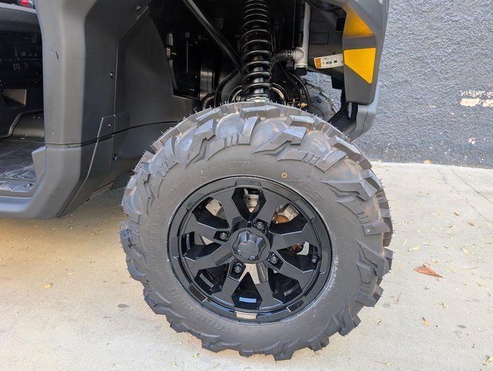 2024 Can-Am Defender HD10 DPS PRO Defender Yellow
