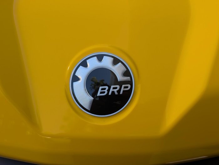 2024 Can-Am Defender HD10 DPS PRO Defender Yellow