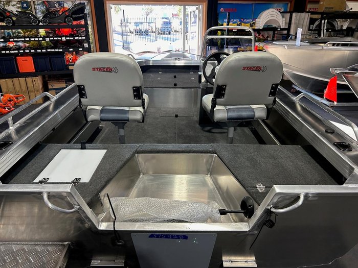 2025 Stacer 429 Outlaw Side Console