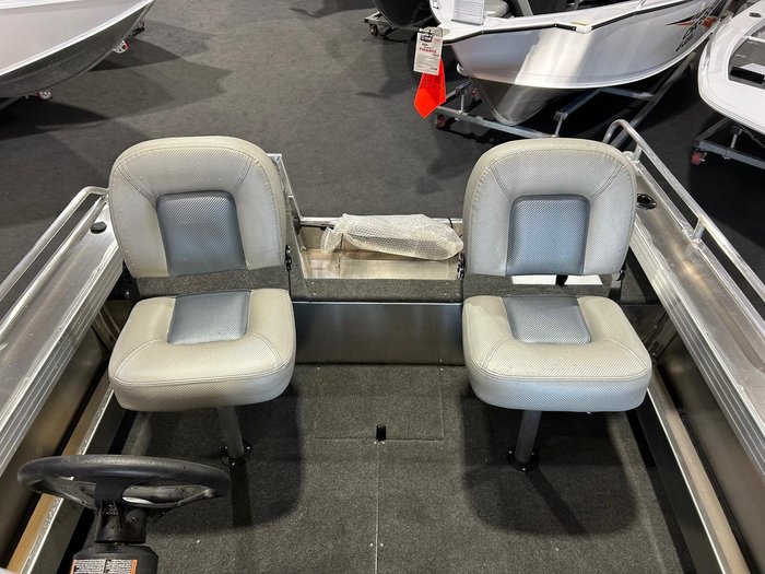 2025 Stacer 429 Outlaw Side Console