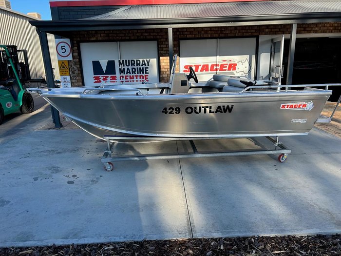 2025 Stacer 429 Outlaw Side Console