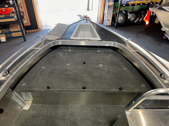 2025 Stacer 429 Outlaw Side Console