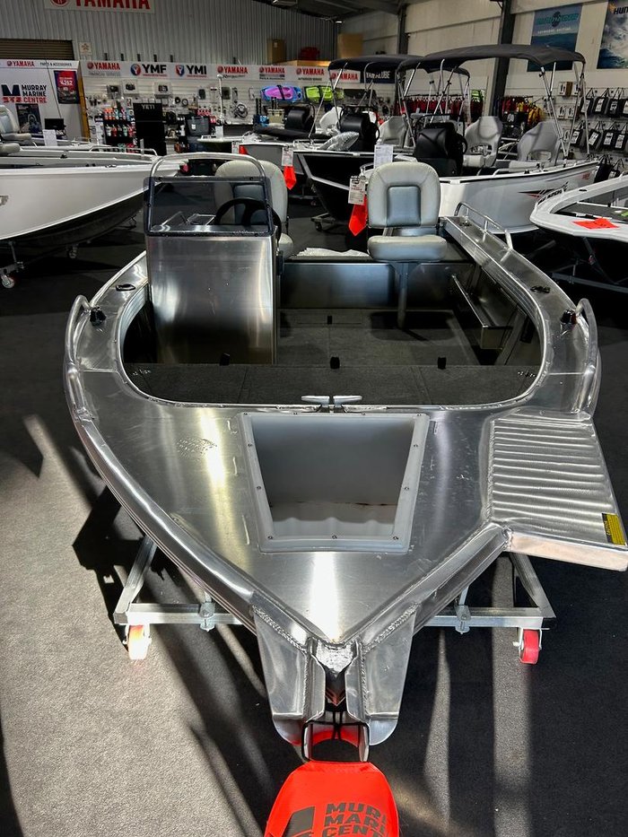 2025 Stacer 429 Outlaw Side Console