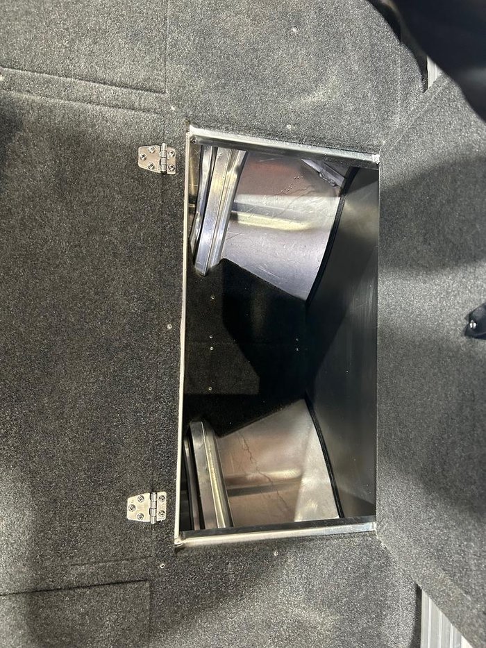 2025 Stacer 429 Outlaw Side Console