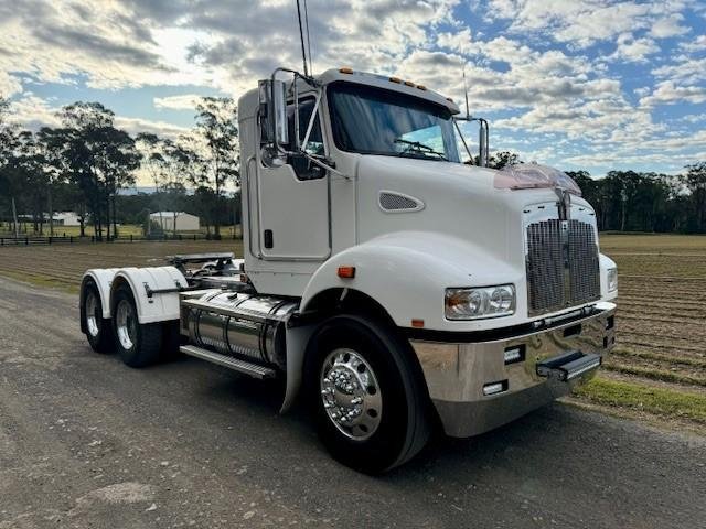 2013 Kenworth T359 Daycab, Cummins Isme5, 18Sp