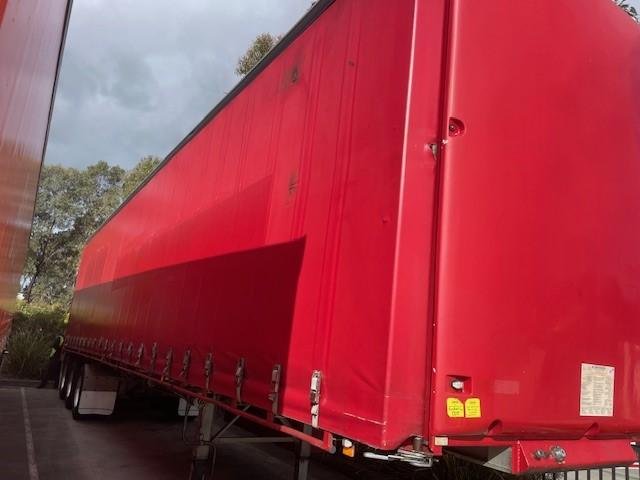 2013 Krueger 22P Straight Curtain Sider Red