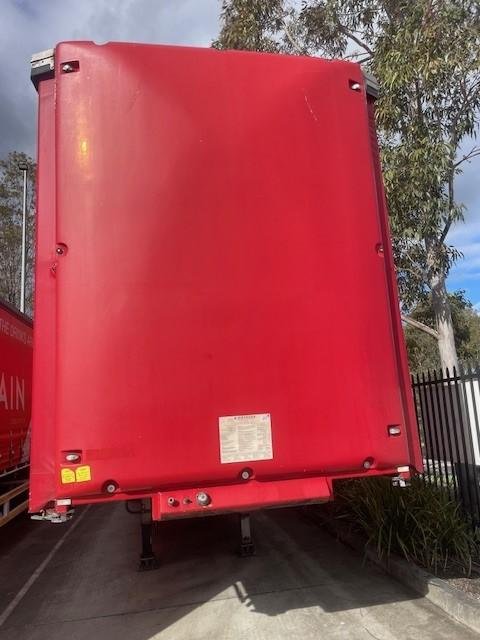 2013 Krueger 22P Straight Curtain Sider Red