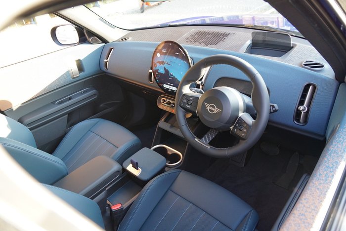 2024 MINI Countryman SE Favoured