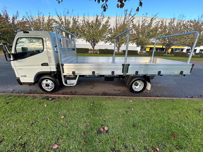 2025 Fuso 515 Canter . White