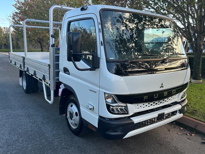 2025 Fuso 515 Canter . White