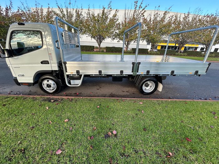 2025 Fuso 515 Canter . White