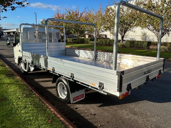 2025 Fuso 515 Canter . White