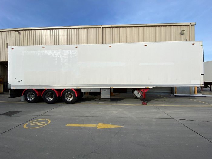 2008 FTE 22P Freezer Van White