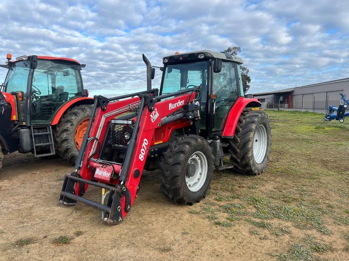 2011 Massey Ferguson 5435 Dyna 4 Red