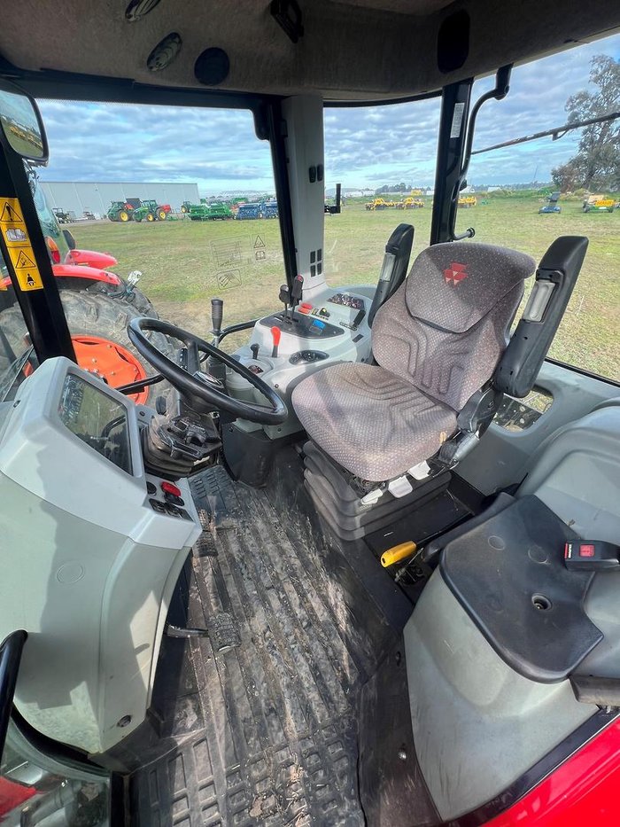2011 Massey Ferguson 5435 Dyna 4 Red