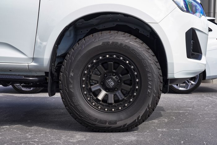 2024 Isuzu D-MAX LS-M