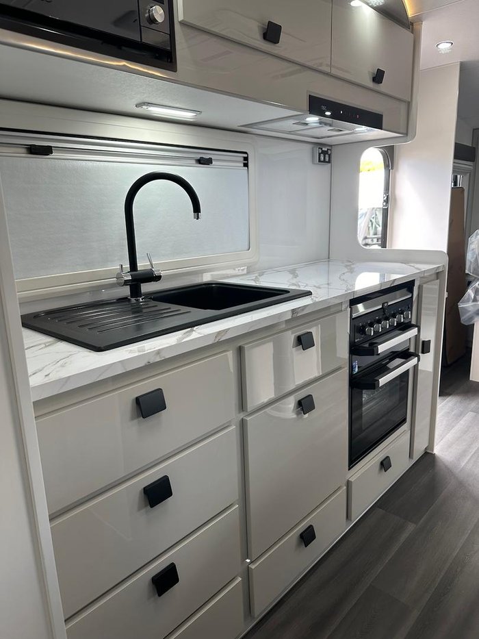 2024 JB Caravans Scorpion Sting 22*6 Fd Family Triple Bunk Air Bags