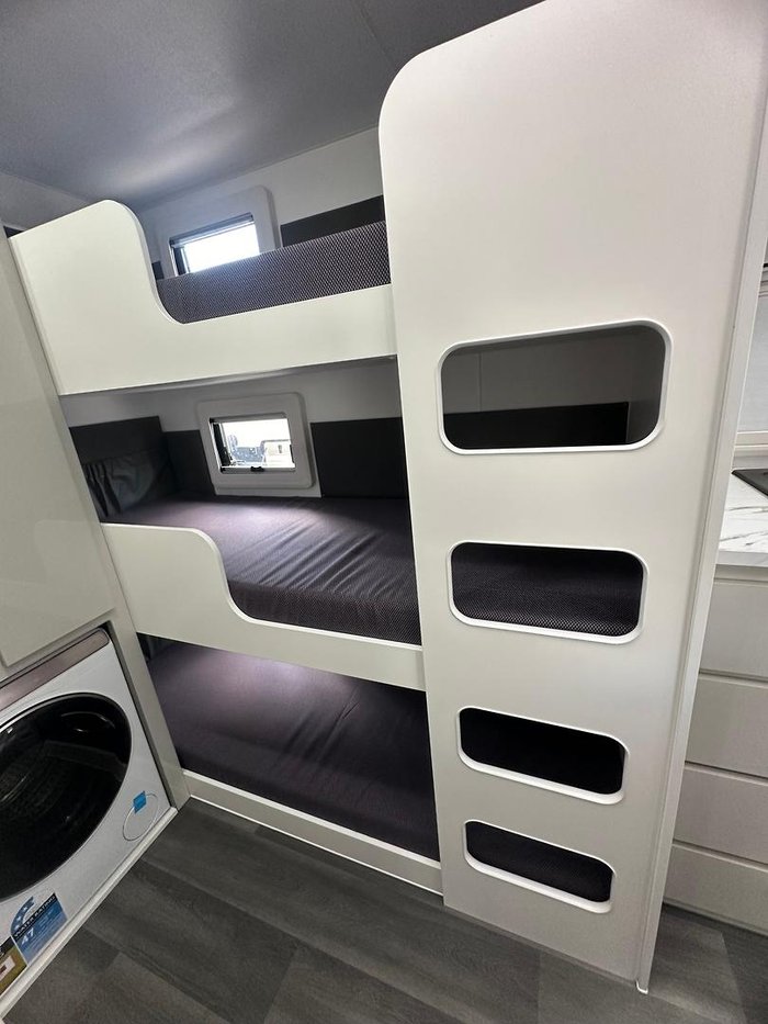 2024 JB Caravans Scorpion Sting 22*6 Fd Family Triple Bunk Air Bags