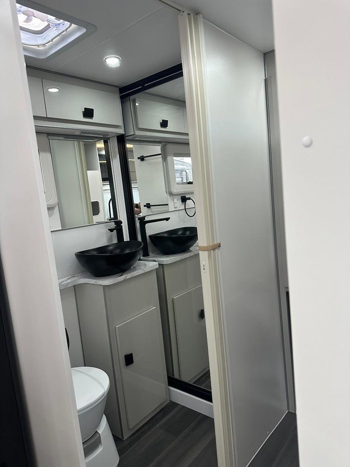 2024 JB Caravans Scorpion Sting 22*6 Fd Family Triple Bunk Air Bags