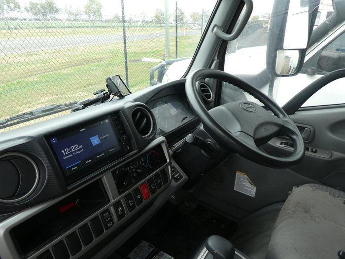 2018 Hino 300 Series WHITE