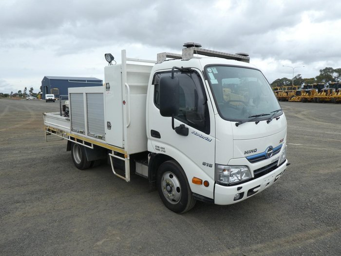 2018 Hino 300 Series WHITE