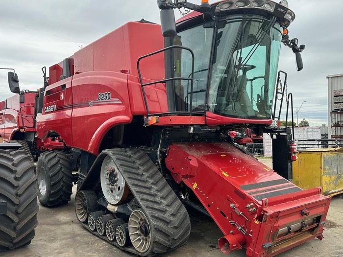 2020 CASE IH 8250 Combine Suspended Tracks