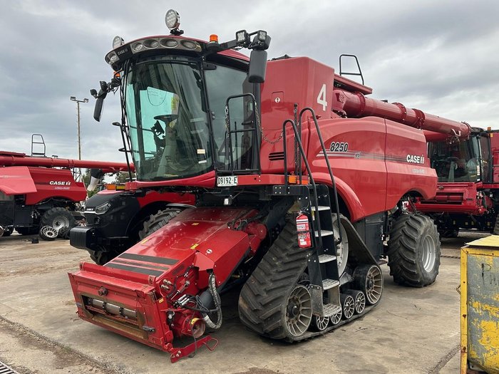 2020 CASE IH 8250 Combine Suspended Tracks