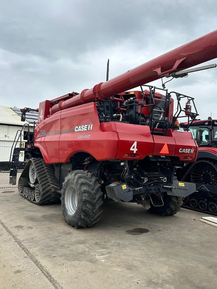2020 CASE IH 8250 Combine Suspended Tracks