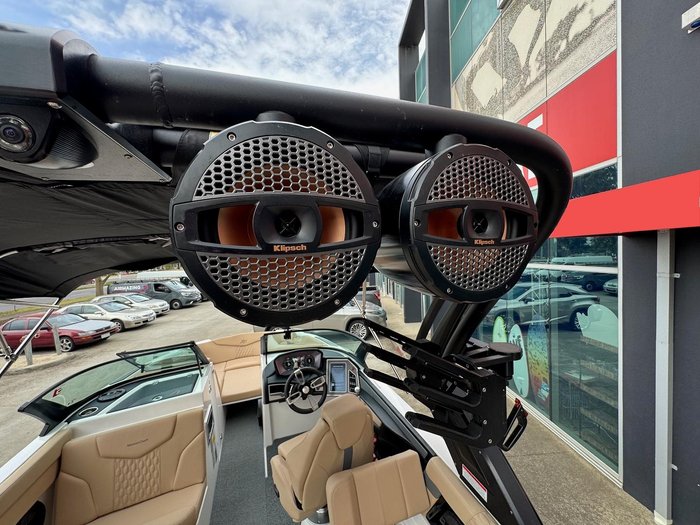 2023 MasterCraft XT22